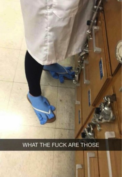 man_file_1065331_creepy-feet-gloves.jpg